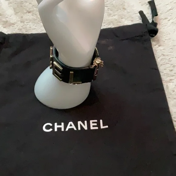 ❌SOLD❌Chanel Calfskin Logo Cuff Bracelet - Picture 9 of 13